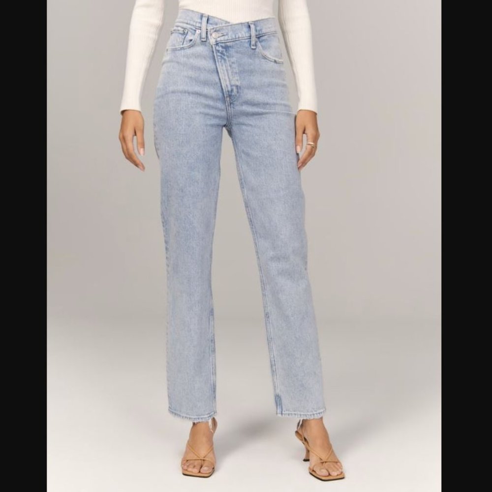 Abercrombie & Fitch Ultra High Rise 90s Straight Jean Size 26/2
